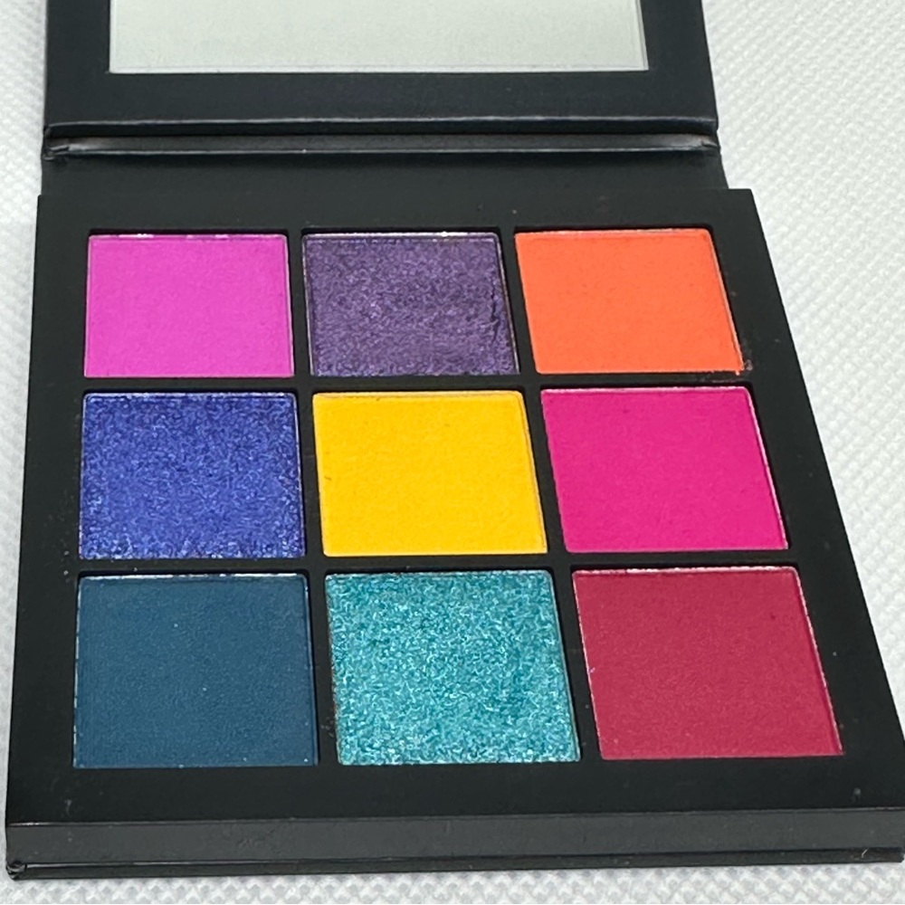 Huda Beauty Electric Obsessions Palette